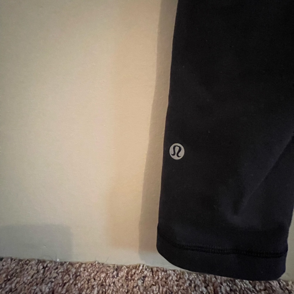 Lululemon Wunder Under Crop - Picture 3 of 4